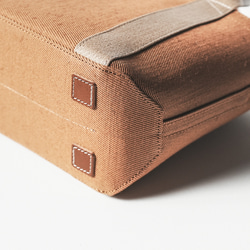 倉敷の綿麻帆布とヌメ革で仕立てた 丈夫で軽量なトートS ＜キャメル camel＞ 5枚目の画像