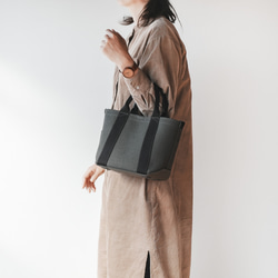 耐用輕便的手提包 S，由倉敷棉亞麻帆布和鞣製皮革製成 &lt;卡其色&gt; 第8張的照片