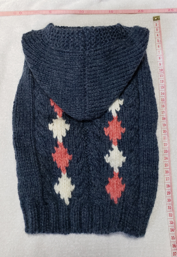 〈お年玉セール〉下記より2割引❤️犬用　手編み　グレー編み込みひし形ピンク白模様編みセーター 4枚目の画像