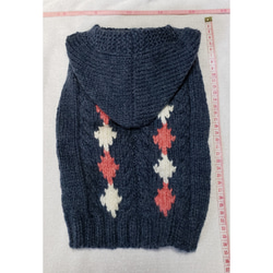 〈お年玉セール〉下記より2割引❤️犬用　手編み　グレー編み込みひし形ピンク白模様編みセーター 2枚目の画像