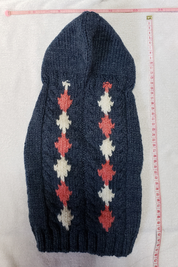 〈お年玉セール〉下記より2割引❤️犬用　手編み　グレー編み込みひし形ピンク白模様編みセーター 5枚目の画像