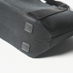 使用了輕量結實的棉麻帆布的托特包 S size 【 黑色 / black 】 第5張的照片