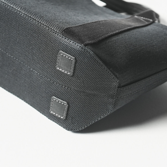 使用了輕量結實的棉麻帆布的托特包 S size 【 黑色 / black 】 第5張的照片