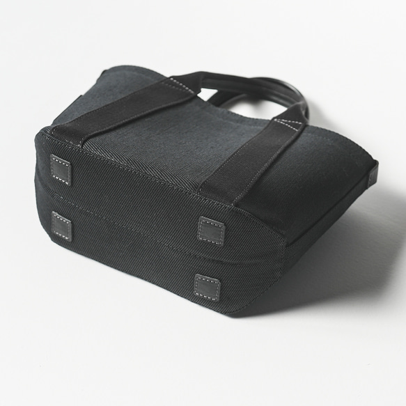 使用了輕量結實的棉麻帆布的托特包 S size 【 黑色 / black 】 第4張的照片