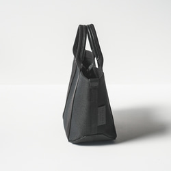 使用了輕量結實的棉麻帆布的托特包 S size 【 黑色 / black 】 第3張的照片