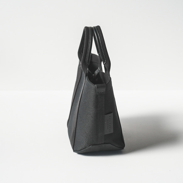 使用了輕量結實的棉麻帆布的托特包 S size 【 黑色 / black 】 第3張的照片