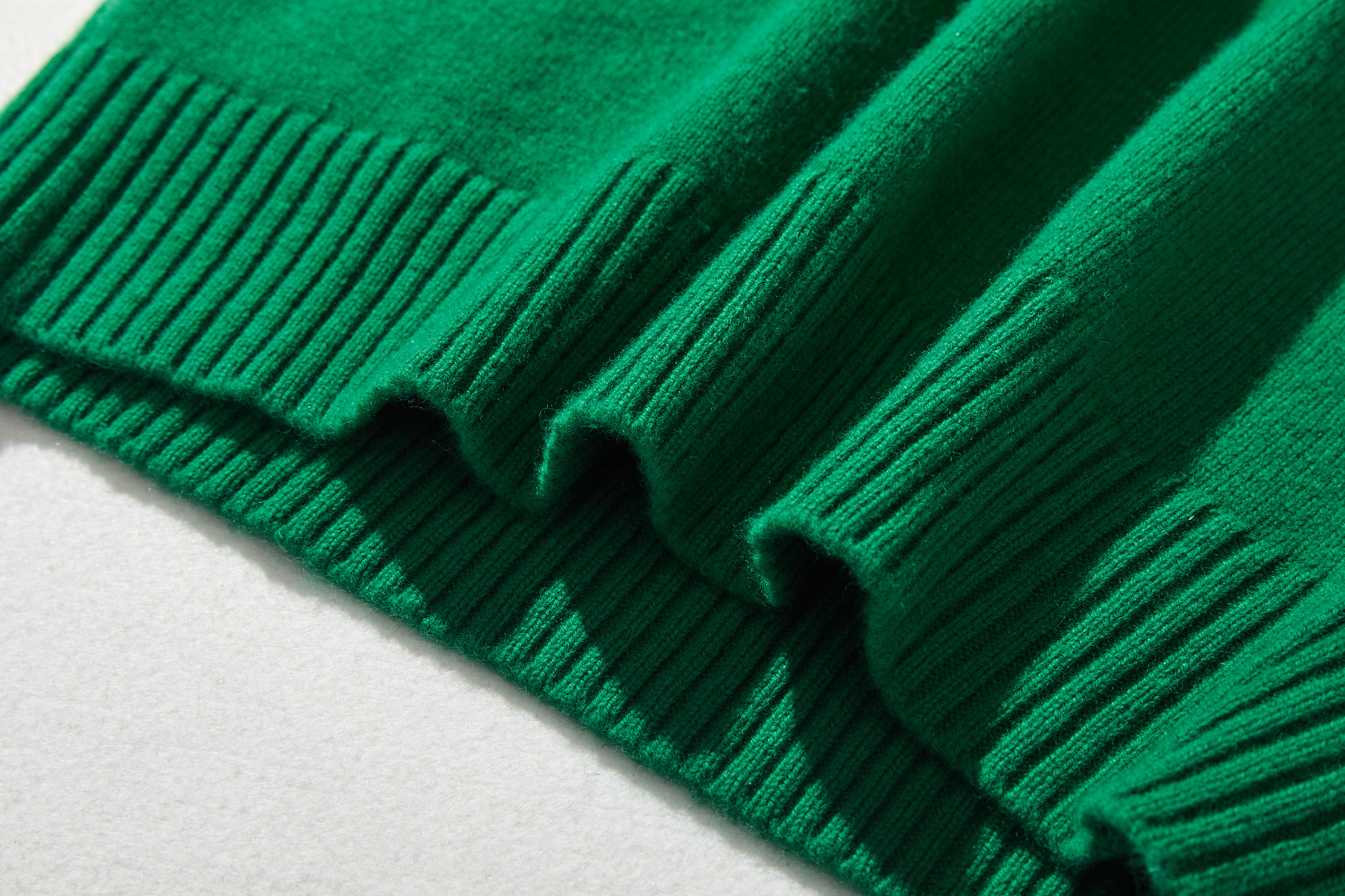 毎日だって着たくなる メリノウールを100％使用セーター　プルオーバー　グリーン　231102-4