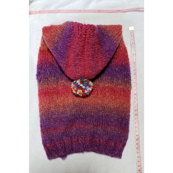 〈お年玉セール〉下記より2割引❤️犬用手編み　赤ピンク紫系柄編みポンポン付きセーター 1枚目の画像