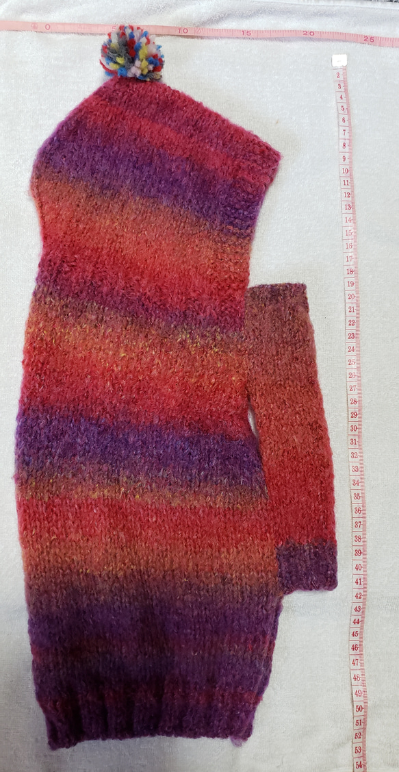 〈お年玉セール〉下記より2割引❤️犬用手編み　赤ピンク紫系柄編みポンポン付きセーター 4枚目の画像
