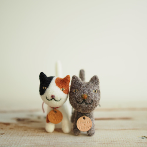 フェルト ミニまねきねこ リース 三毛猫R お宝無し 羊毛フェルト】ミニミニ三毛猫~お座り~ - にゃろろん工房