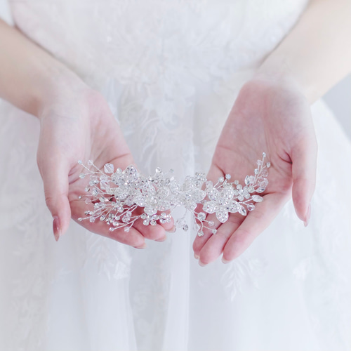 【一度着用】アールイズウェディング ヘッドドレス（Nia）、ピアス（Lily） DH100 ヘッドドレス ウェディング ブライダル ヘアアクセサリー