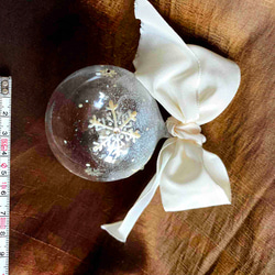1点もの手描★2点で送料無料★ガラス クリスマス オーナメント2023 ライトヴィンテージ クリアボール  雪の結晶柄 3枚目の画像
