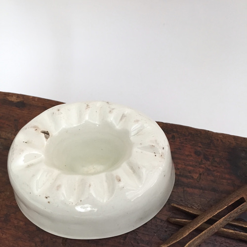 ヴィクトリアン陶器モールド（10.5x14.5cm）バラ模様 イギリス