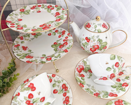 アフタヌーンティー・真っ赤な苺のティーセット ポット・急須