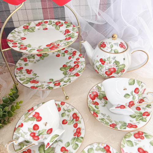 アフタヌーンティー・真っ赤な苺のティーセット ポット・急須