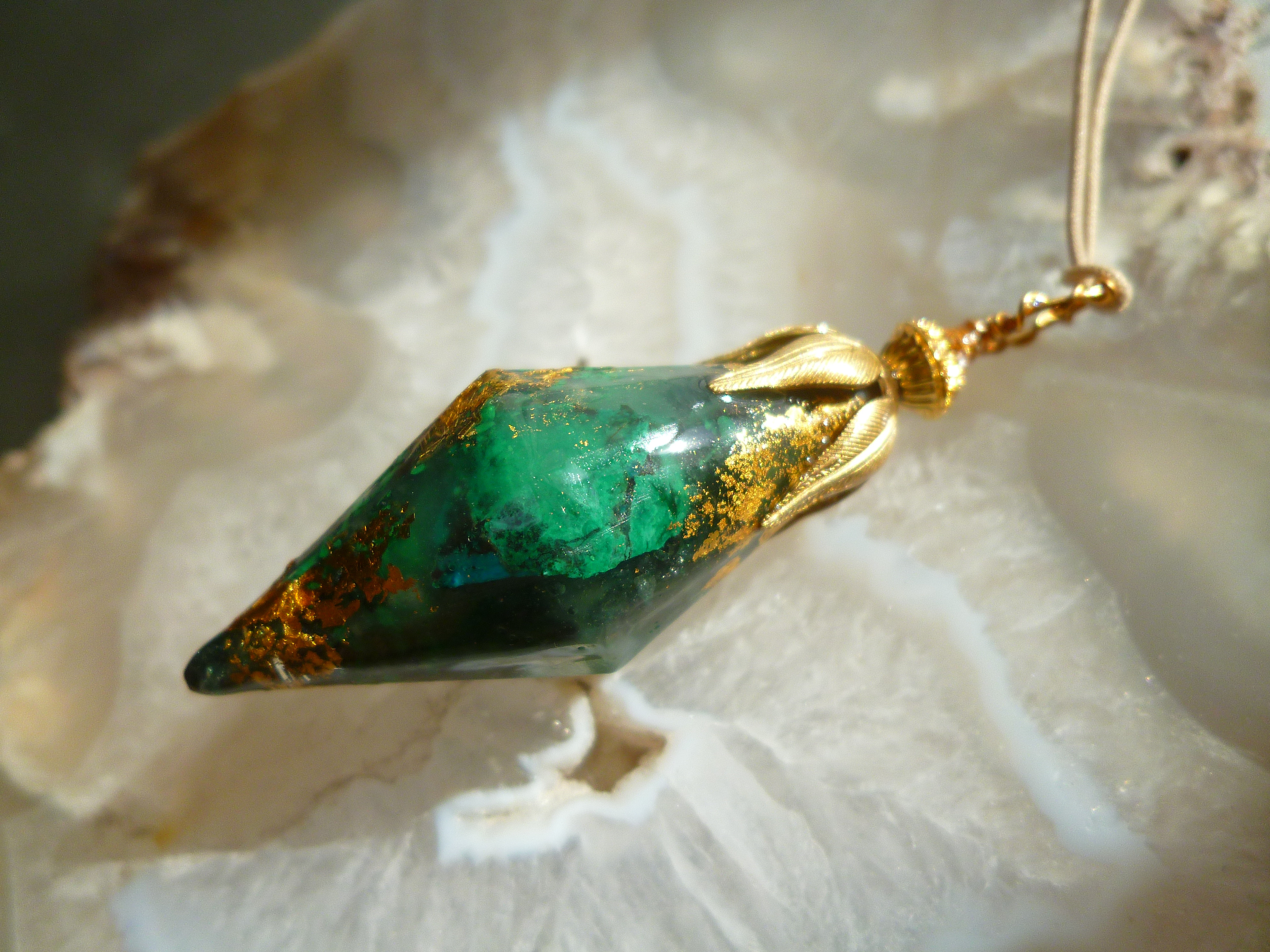 おまもりペンダント「翠のテーマ」 マラカイト × 金 エイラットストーン