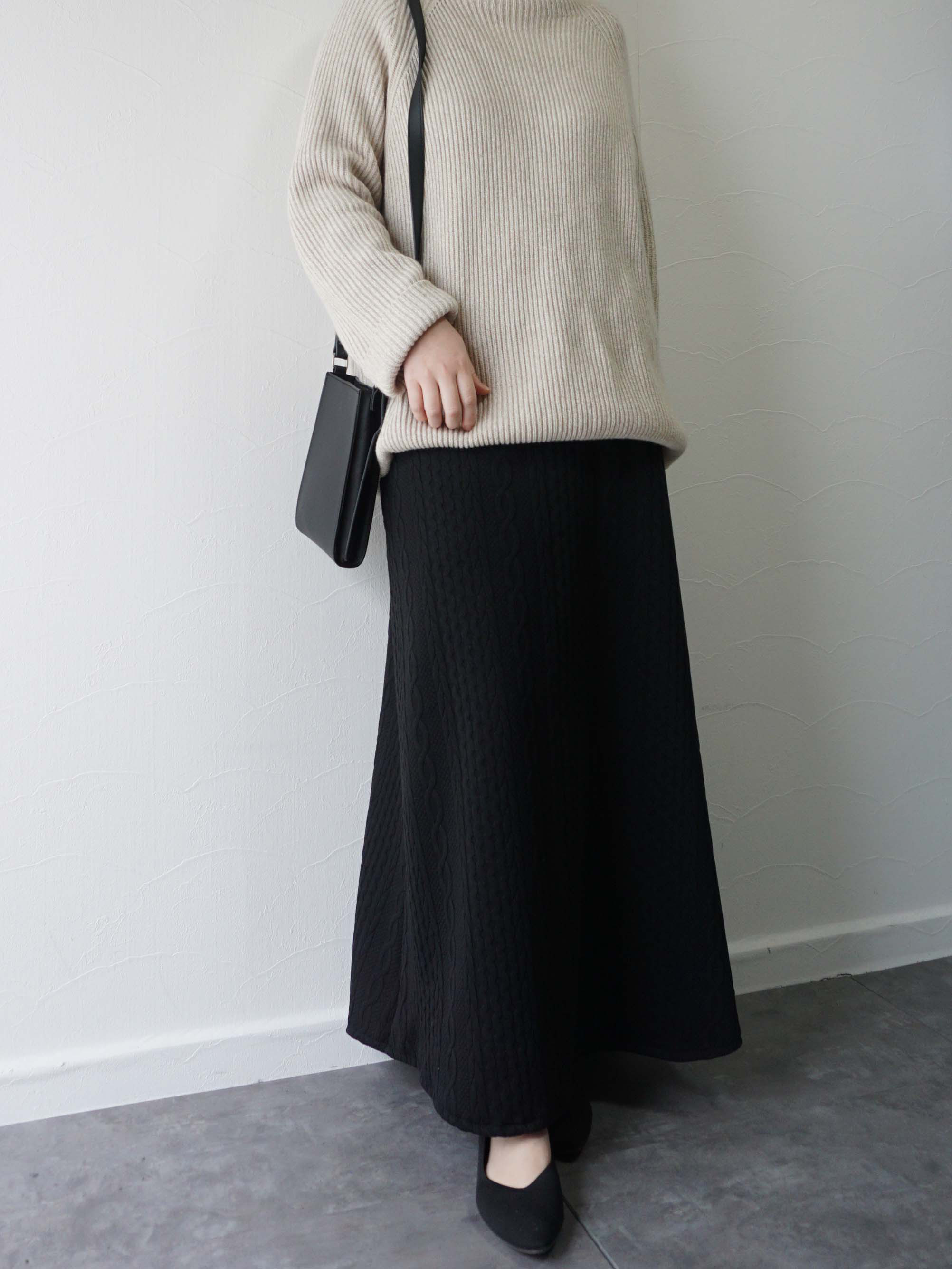 あったかジャガードニットセミフレアスカート　ブラック　(シワになりにくい)