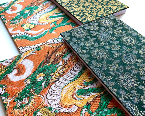 上品な額縁     白い柄布(雲龍) 上品な額縁 白い柄布(雲龍)