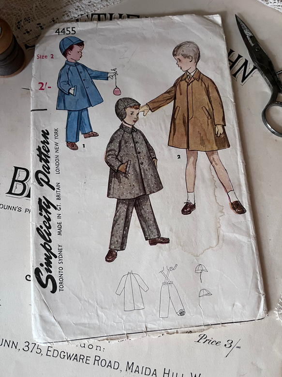 英国で出会った♪ヴィンテージ 1960年代 こども服の型紙 パターン /こども用のコート、吊りズボン、帽子 4枚目の画像