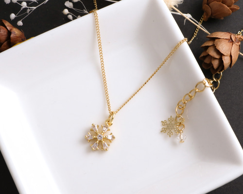 ちいさな雪の結晶のネックレス【選べる長さ】冬 クリスマス