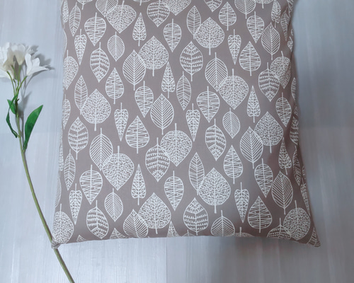 座布団カバー　リーフ柄　くすみグレー 876b2e2ef5b1a3d3debab99ee08efd