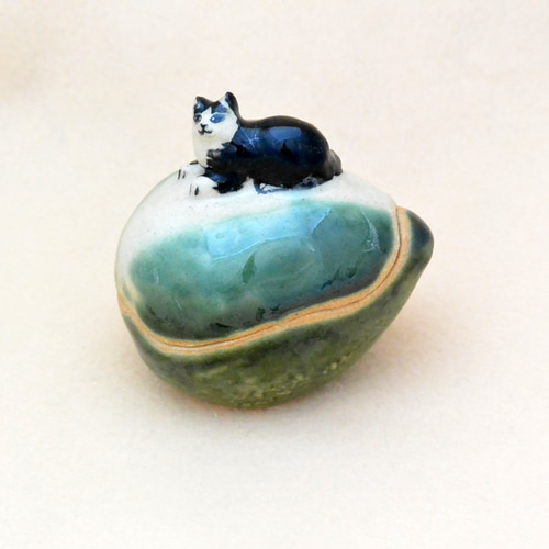 猫の顔の陶器製お菓子入れ 猫の顔の陶器製お菓子入れ