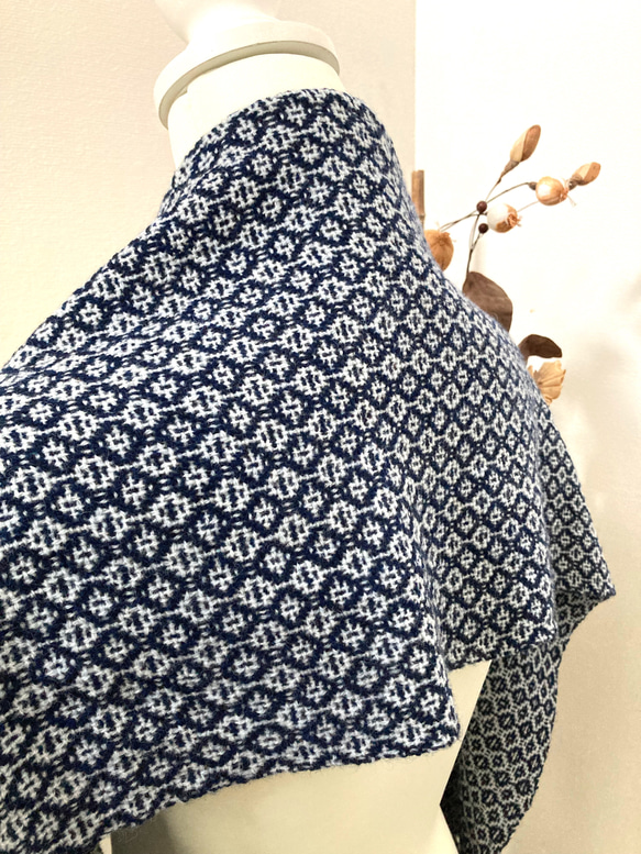[20]Ｒ＆Ｒラムウールのシャドーウィーブ織りのマフラー　　ネイビー 6枚目の画像