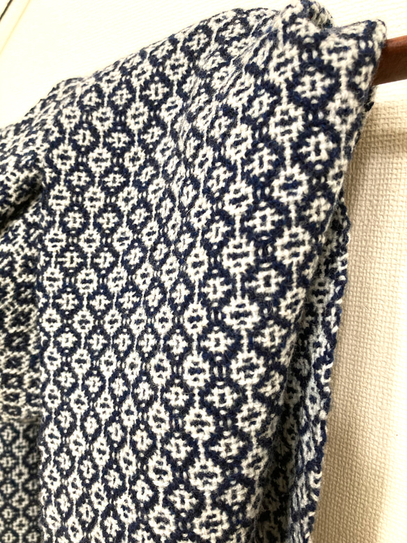 [20]Ｒ＆Ｒラムウールのシャドーウィーブ織りのマフラー　　ネイビー 8枚目の画像