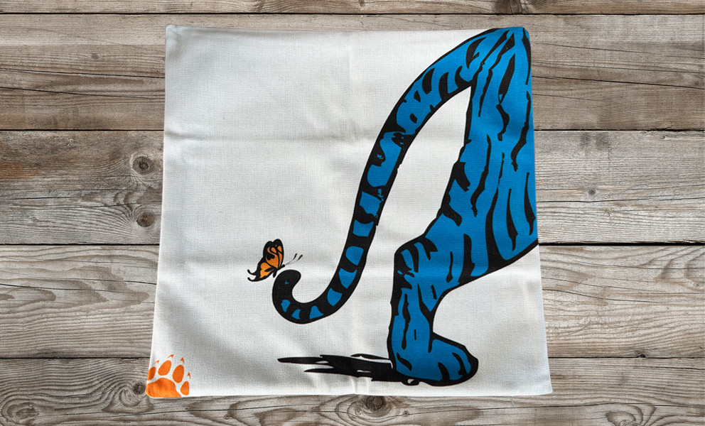 森のクッション blue tiger's butt design -ヒノキの香り-