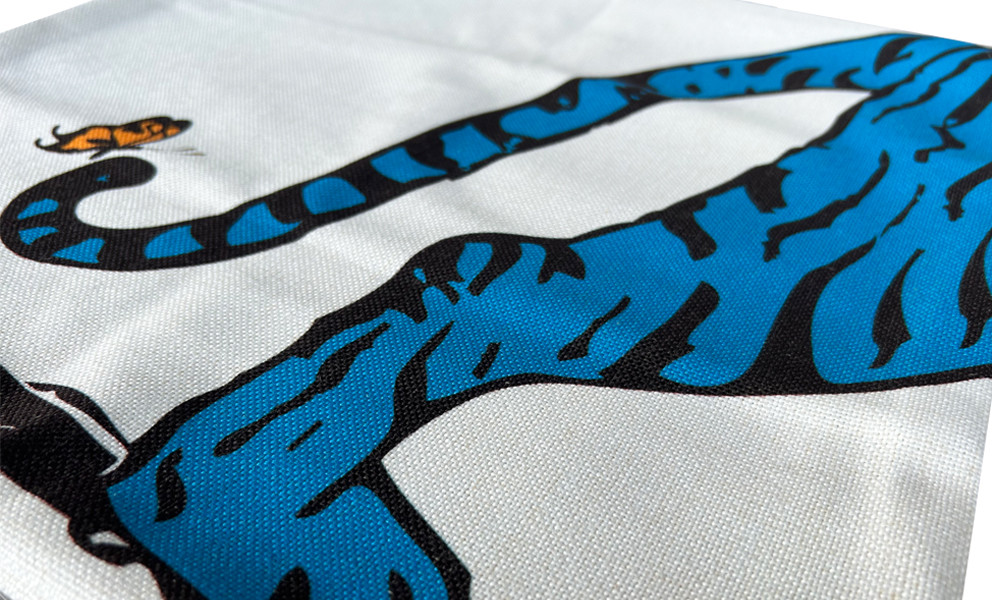森のクッション blue tiger's butt design -ヒノキの香り-