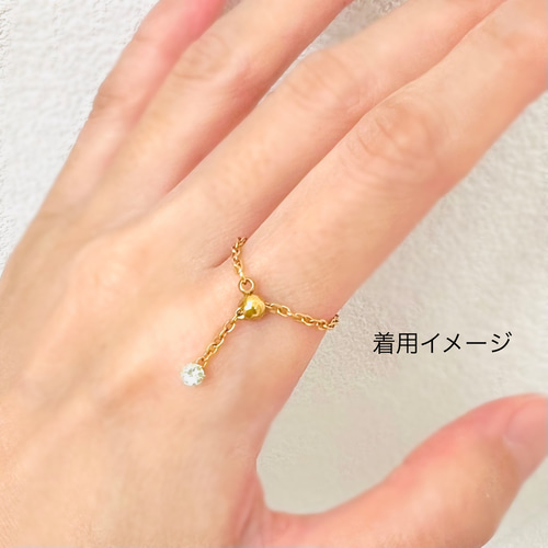 小さなホワイトムーンストーンの天然石一粒チェーンリング