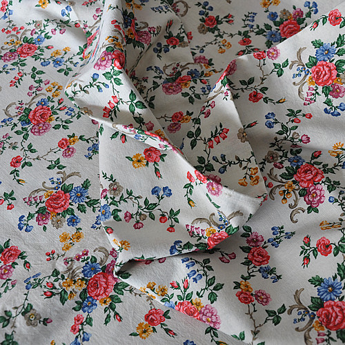 【伊ヴィンテージ】ローズたちのブーケコットン/105×126cm