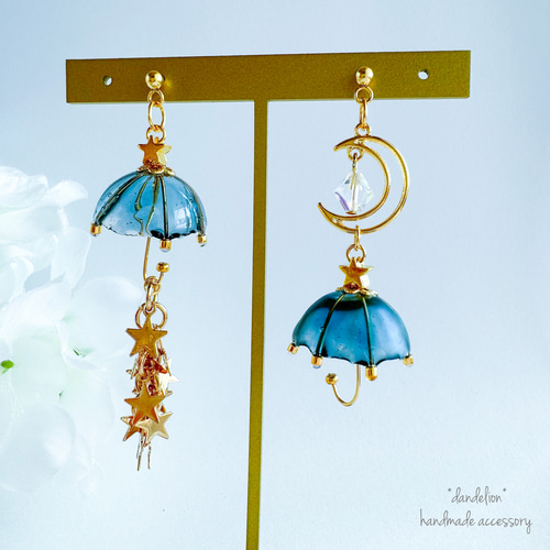 月夜が照らすミスティブルーの傘ピアス/イヤリング ピアス（フック