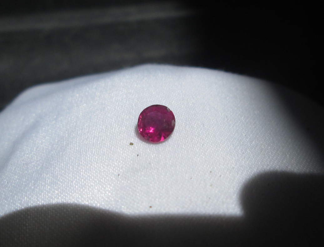 N.008995 レッドトルマリン・ルース 希少石 赤いトルマリン 大特価価格で販売中