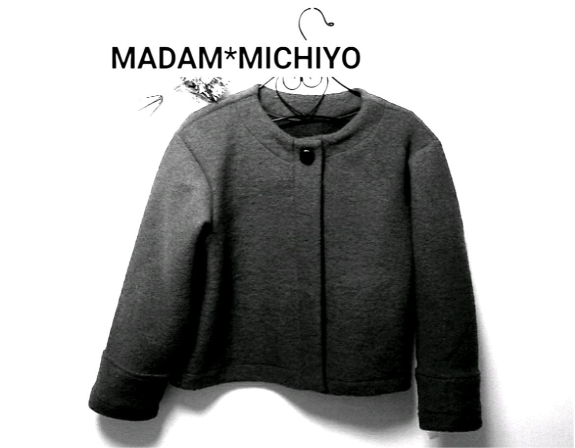 ウールのノーカラージャケットショート丈     イタリア製ウールポリエステル混紡濃紺