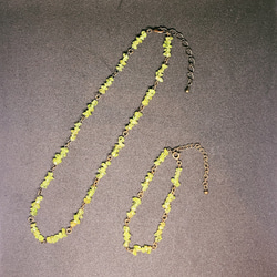 グリーンの天然石をふんだんに使用した 金古美ネックレス＆ブレスレットの2点セット 4枚目の画像