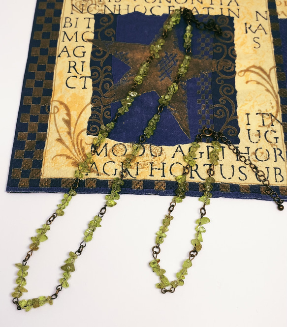 グリーンの天然石をふんだんに使用した 金古美ネックレス＆ブレスレットの2点セット 5枚目の画像