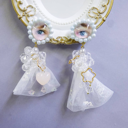 目のめまい 白いレース ピアス イヤリング 目 目玉 刺繍リボン リボン 