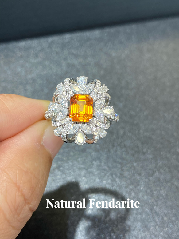 ラペルピン　襟章　モアサナイト　人工ダイヤ　2カラット　鑑定書付　高級 Lucky365 モアッサナイト 人口ダイヤモンド ブリリアントカット