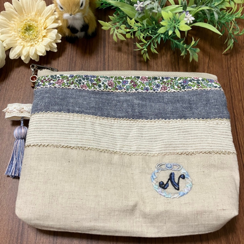 sale⋈イニシャル手刺繍入⚘麻と綿のパッチワークポーチ✩レトロ柄✩一 