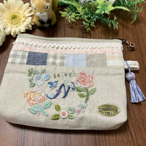 sale⋈イニシャル手刺繍入⚘麻と綿のパッチワークポーチ✩レトロ柄✩一 