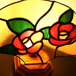 *✴︎:.｡.: 椿の花デザインのファンランプ　ステンドグラス　 3枚目の画像