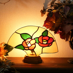 *✴︎:.｡.: 椿の花デザインのファンランプ　ステンドグラス　 6枚目の画像