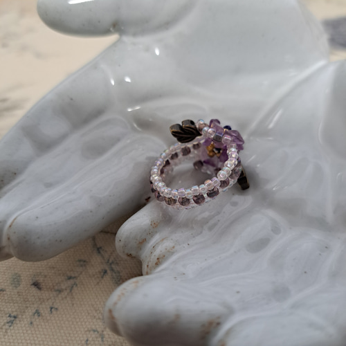 再販】アメジストさざれ石の フラワーモチーフ ビーズリング(サイズ  