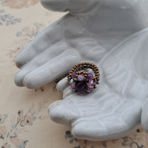 ダークパープルカラーの チェコビーズリング(サイズ選べます。5~22号