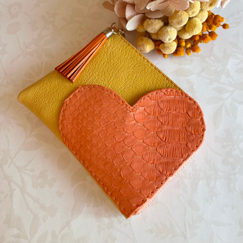 ミニ財布 　 L字ファスナー　パイソン ♡ハートモチーフ♡ イエロー&オレンジ ミニ財布 コンパクト L字ファスナー パイソン ♡ハートモチーフ