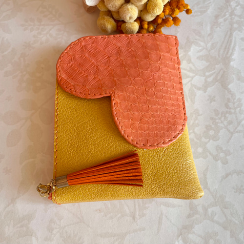 ミニ財布 　 L字ファスナー　パイソン ♡ハートモチーフ♡ イエロー&オレンジ ミニ財布 コンパクト L字ファスナー パイソン ♡ハートモチーフ