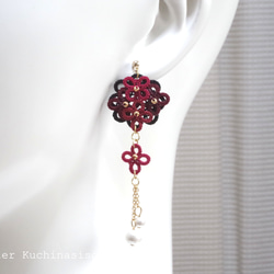 梭織蕾絲小花和棉質珍珠不對稱耳環&lt;Tsubaki&gt; 第7張的照片