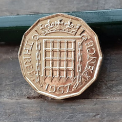 1953年~1967年英国3ペニーコイン 10枚 イギリス3ペンス ブラス美物 エリザベス女王 21mm x 2.5mm 4枚目の画像