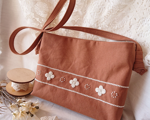 手刺繍のショルダーバッグ【ブラウン】秋の旅行のおともにも！サブ